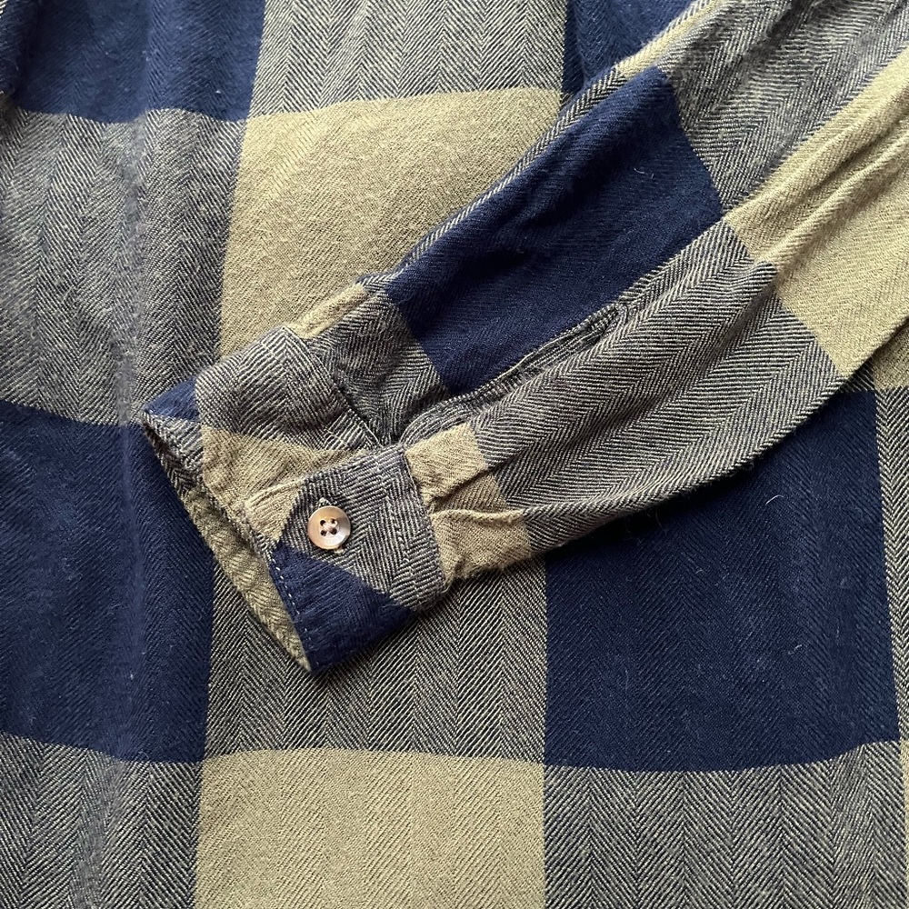 Altar’d State lightweight flannel - Picture 4 of 6